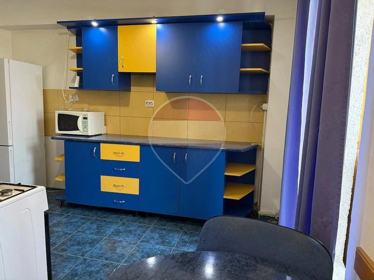 Apartament cu 3 camere decomandat în Calea București
