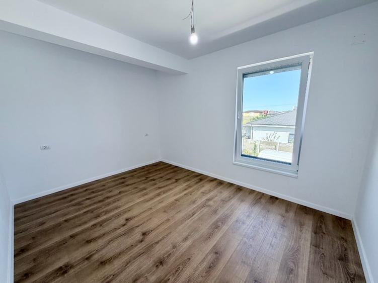 Duplex cu 5 camere cu Canalizare în Moșnița Nouă