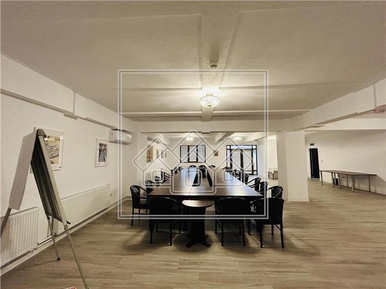 Hotel/Pensiune, de 2,500 mp, în Central