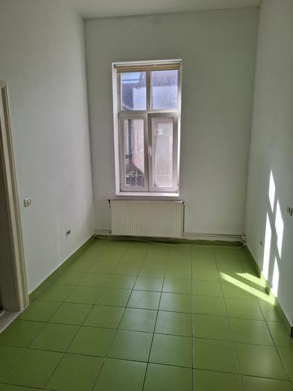 Apartament cu 4 camere semidecomandat în Dorobanților