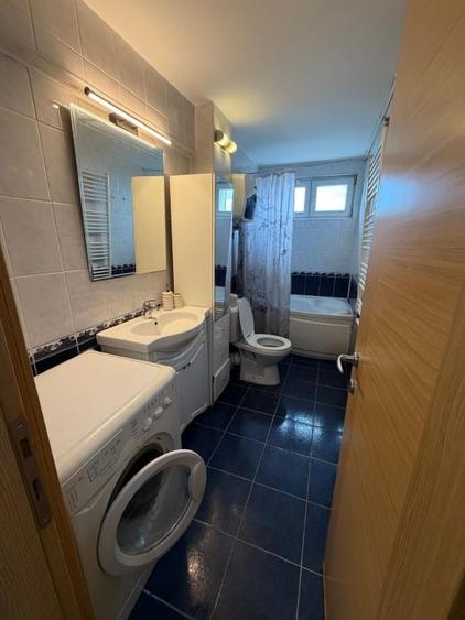 Apartament cu 3 camere semidecomandat, mobilat în Bucureștii Noi