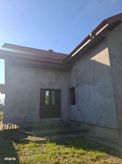 Casă cu 4 camere cu Teren 1118 Mp în Central