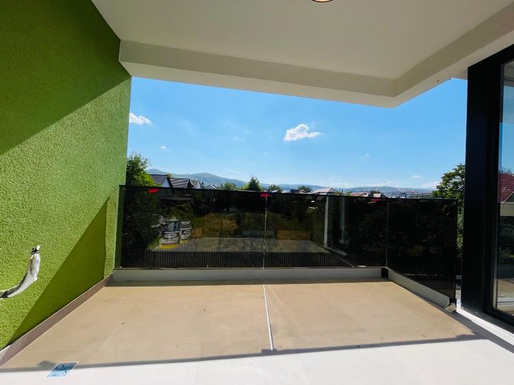 Apartament cu 3 camere semidecomandat în Florești