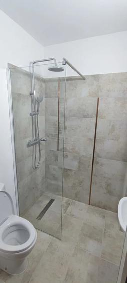 Apartament cu 4 camere semidecomandat în Colentina