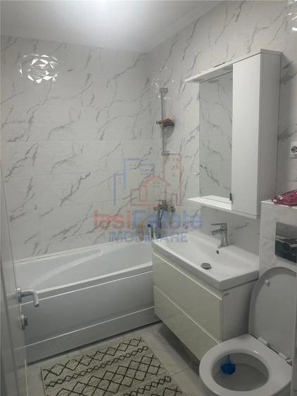 Apartament cu 3 camere decomandat în Filiași