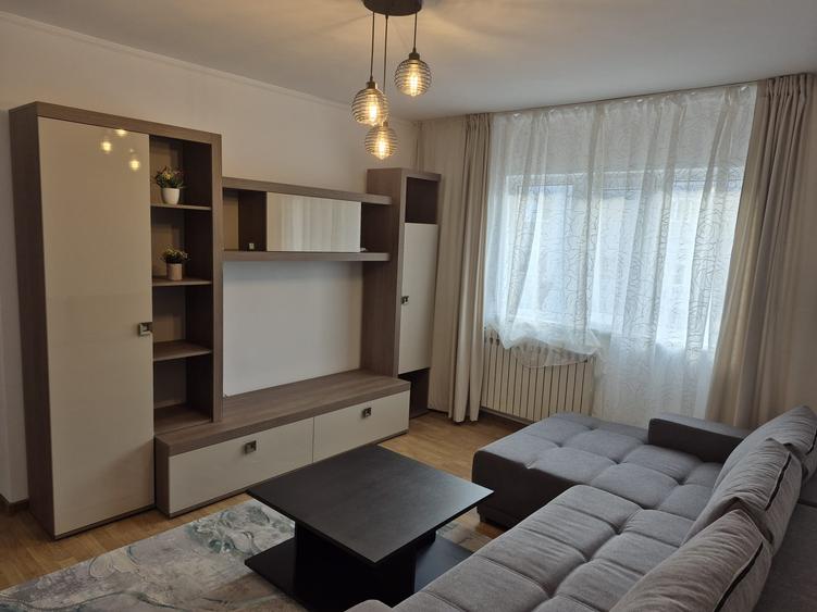 Apartament cu 2 camere semidecomandat, mobilat în Tomis III