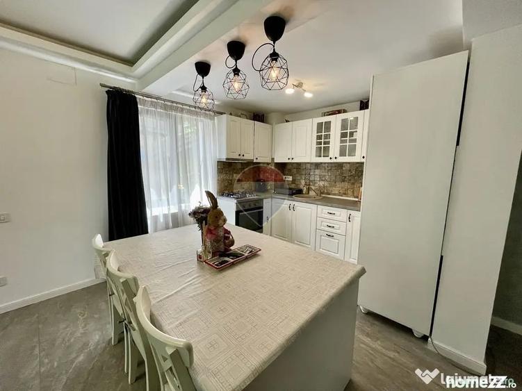 Casă cu 7 camere cu Teren 7661 Mp în Cheia