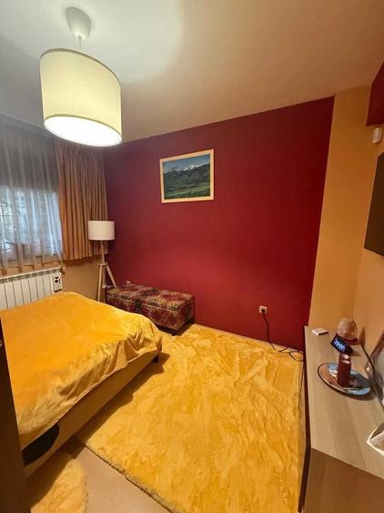 Apartament cu 4 camere decomandat, mobilat în Roșu