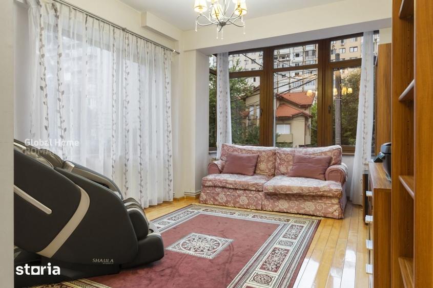 Casă cu 8 camere cu Teren 261 Mp în Vatra Luminoasă