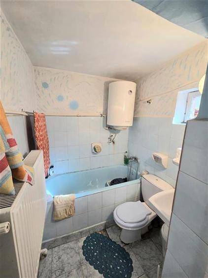 Casă cu 4 camere cu Canalizare în Casa de Cultură