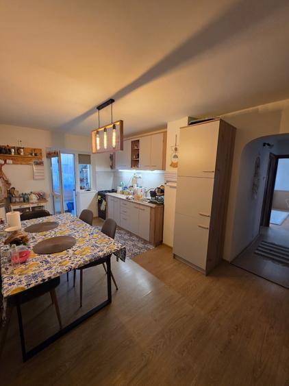 Apartament cu 4 camere decomandat în Ampoi 3