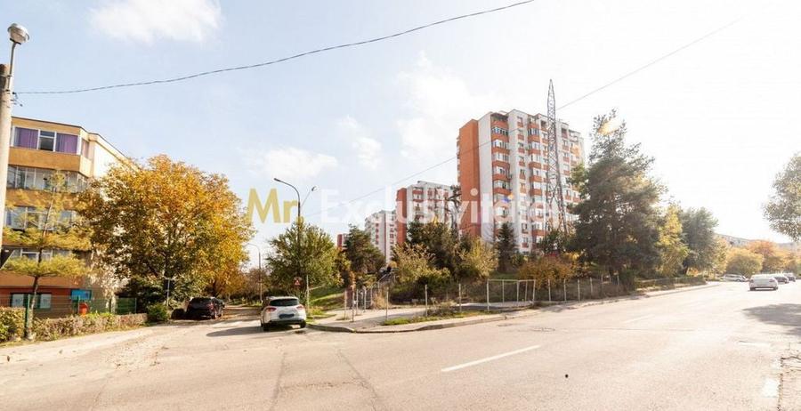 Teren stradal pe col? - Ideal afacere - front stradal mare - 11