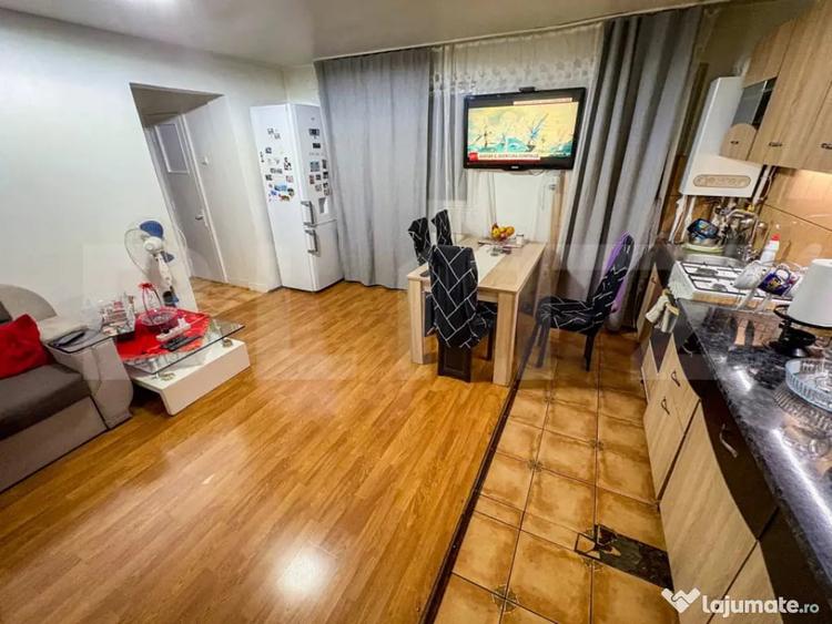 Apartament cu 3 camere decomandat, mobilat în Central
