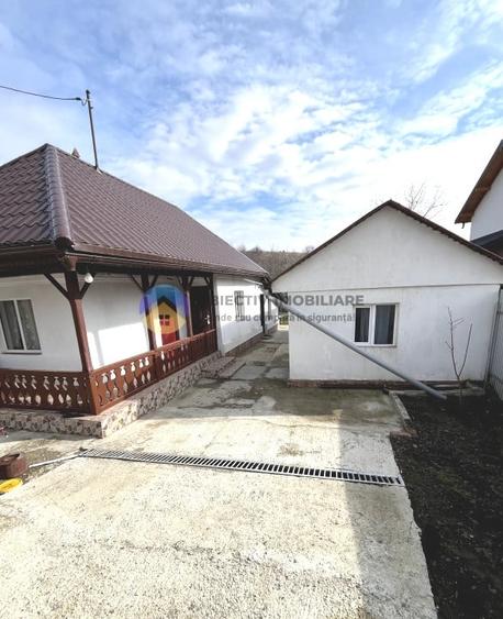 Casă cu 2 camere cu Teren 800 Mp în Ciritei