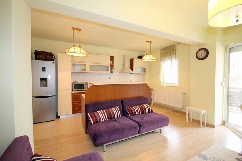 Apartament cu 2 camere semidecomandat, mobilat în Bună Ziua