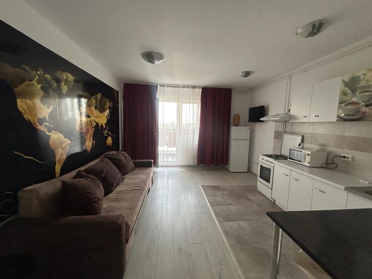 Apartament cu 6 camere semidecomandat în Sud