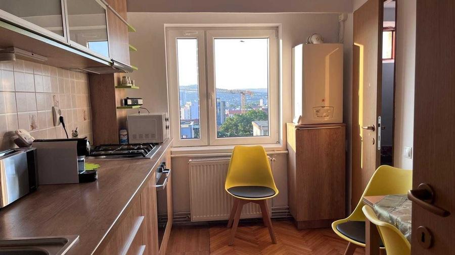 Apartament cu 3 camere decomandat în Exterior Vest
