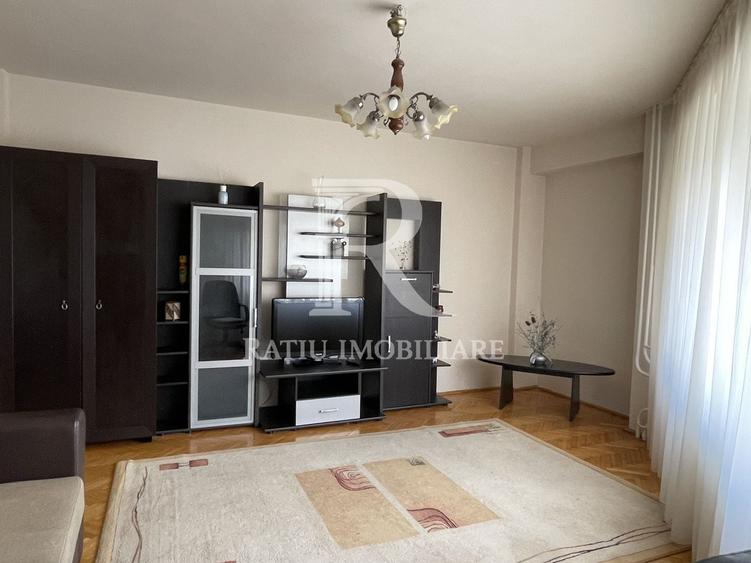 Apartament cu 2 camere decomandat, mobilat în Centru Civic
