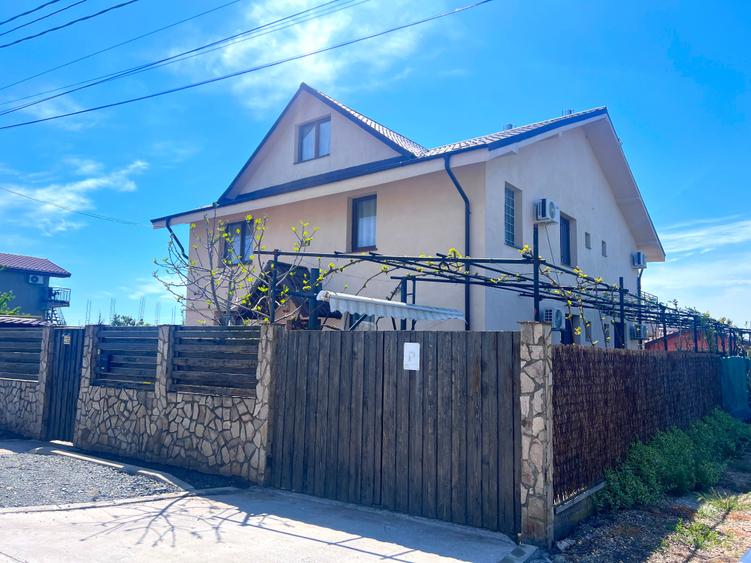 Casă cu 8 camere cu Teren 400 Mp în Central