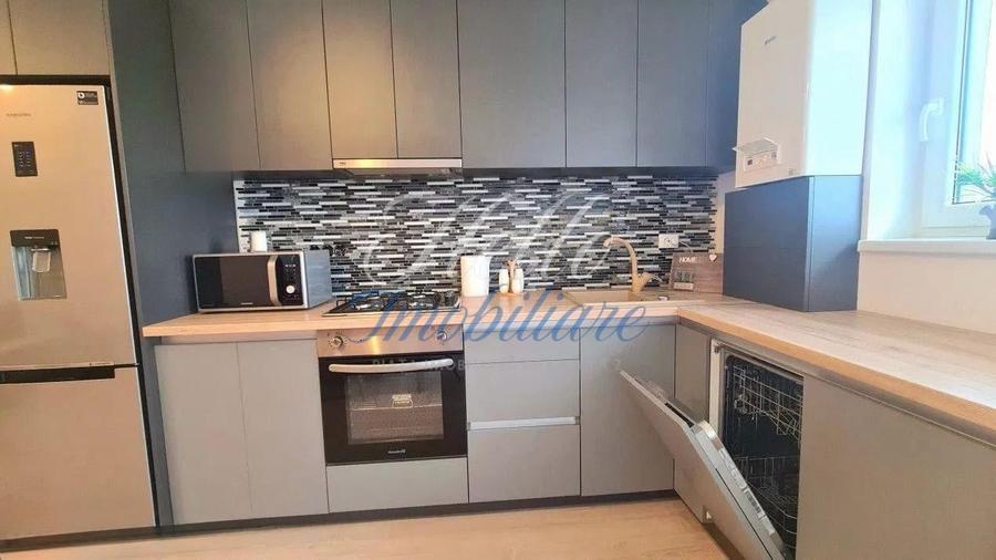 Apartament cu 3 camere semidecomandat, mobilat în Florești