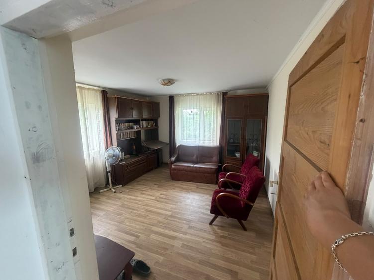 Casă individuală cu 5 camere cu Teren 4900 Mp în Micești