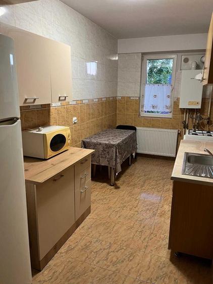 Apartament cu 2 camere semidecomandat în Apărătorii Patriei