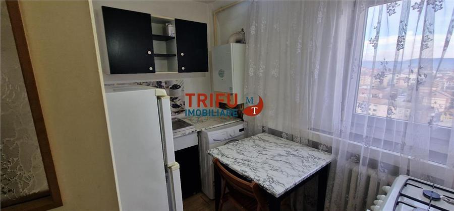 Garsonieră decomandată, mobilată în Cetate