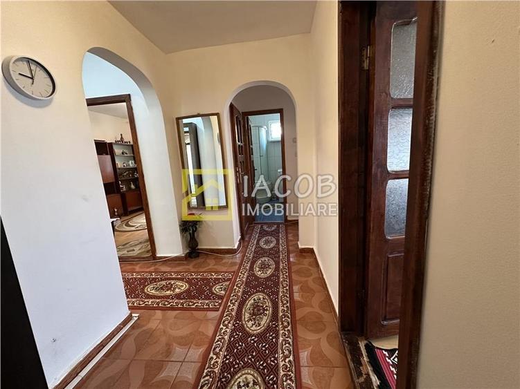 Apartament cu 3 camere decomandat în 9 Mai