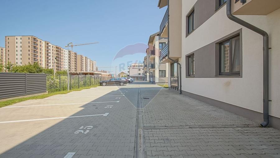 Apartament cu 3 camere decomandat, mobilat în Tractorul