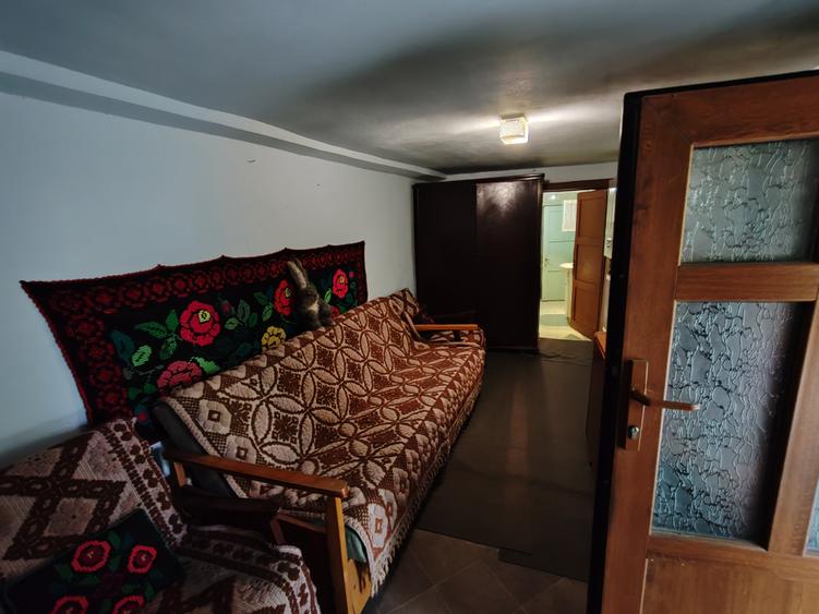 Casă individuală cu 6 camere cu Teren 900 Mp în Șercăița