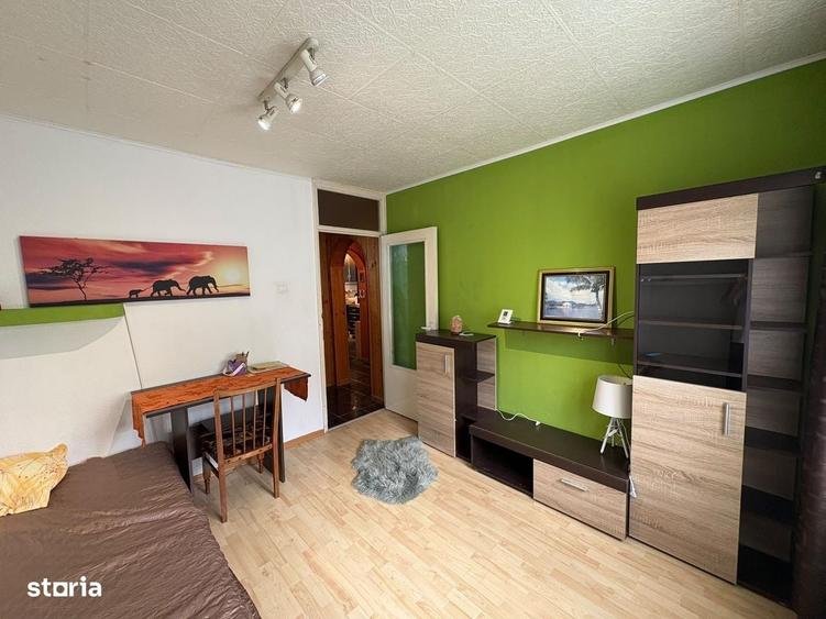 Apartament cu 4 camere decomandat în Central