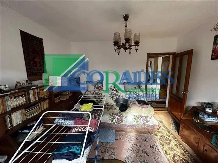 Apartament cu 3 camere decomandat în Steaua
