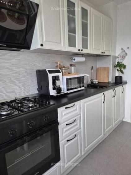 Apartament cu 2 camere semidecomandat, mobilat în 1 Mai