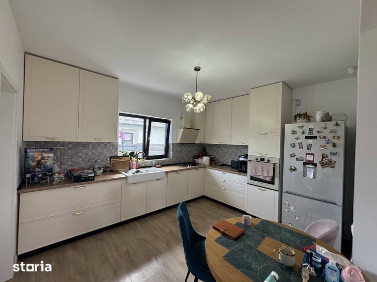 Casă cu 3 camere decomandat cu Teren 518 Mp în Săbăreni