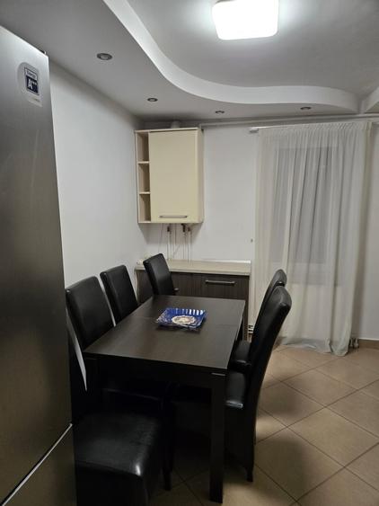 Apartament cu 3 camere decomandat în Tudor