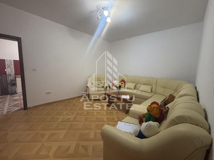 Apartament cu 2 camere semidecomandat, mobilat în Traian