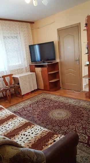 Apartament cu 2 camere semidecomandat, mobilat în Valenta