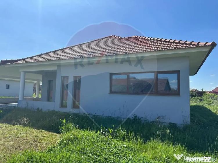 Casă cu 4 camere cu Teren 718 Mp în Lăpuș