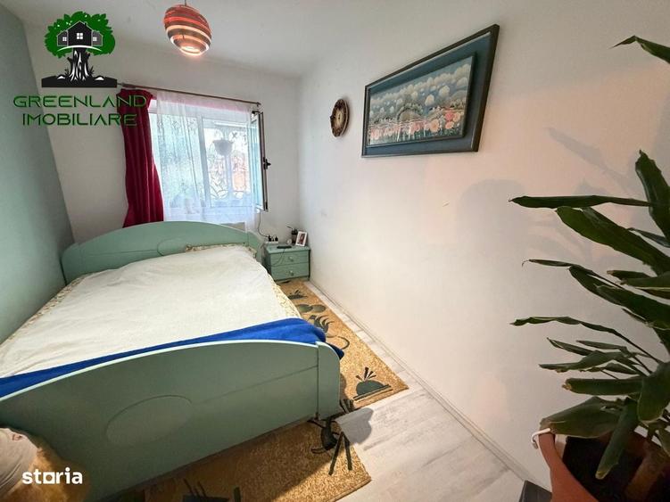 Apartament cu 3 camere decomandat în Nicolina