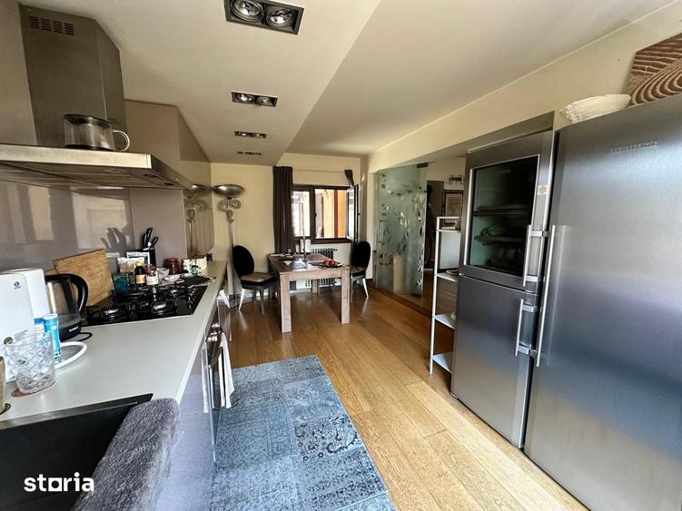 Casă cu 4 camere cu Teren 400 Mp în Central