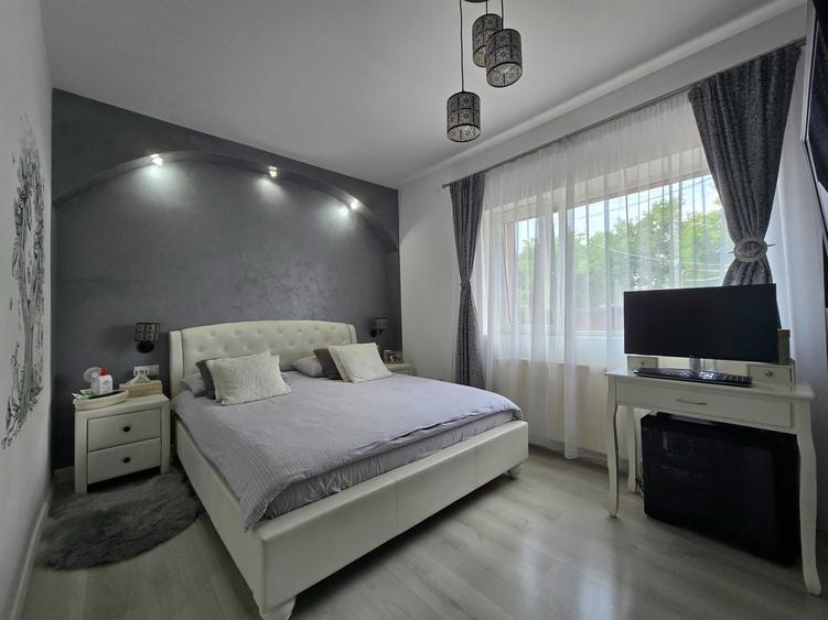 Casă cu 4 camere în Recea