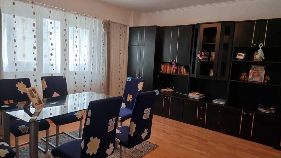 Apartament cu 3 camere decomandat în Ferentari
