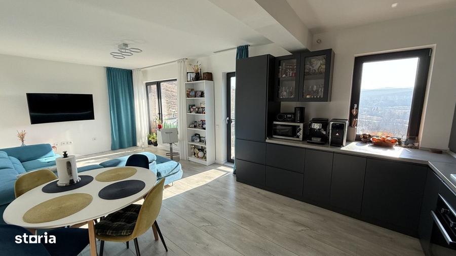 Apartament cu 3 camere semidecomandat în Central
