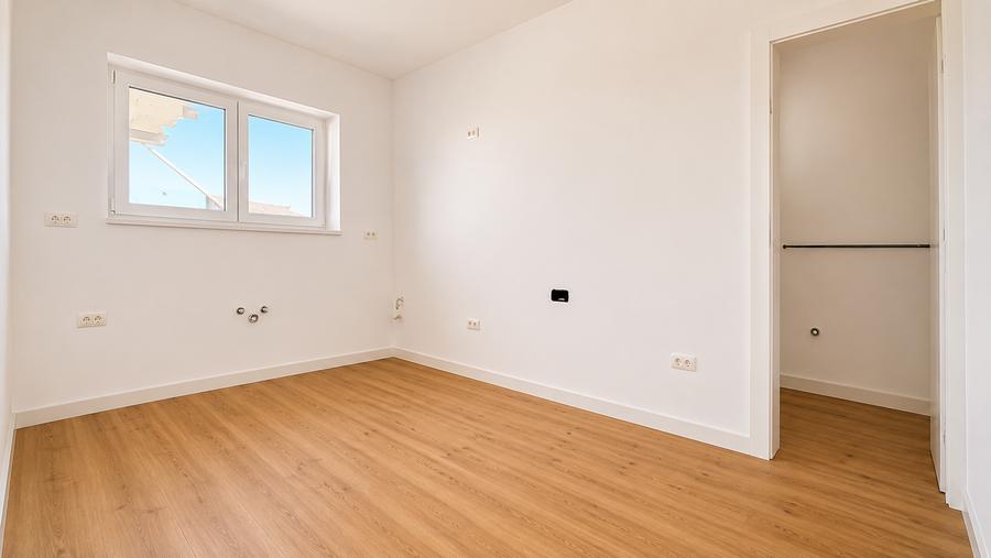 Duplex cu 5 camere cu Canalizare în Moșnița Nouă