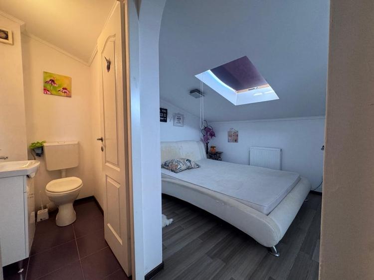 Apartament cu 3 camere decomandat, mobilat în Poarta 6