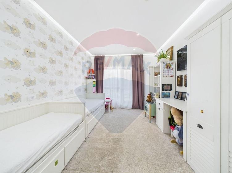 Apartament cu 3 camere decomandat, mobilat în Iancu Nicolae