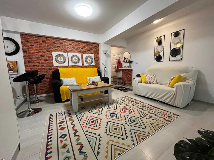 Apartament cu 2 camere semidecomandat în Valea Adâncă
