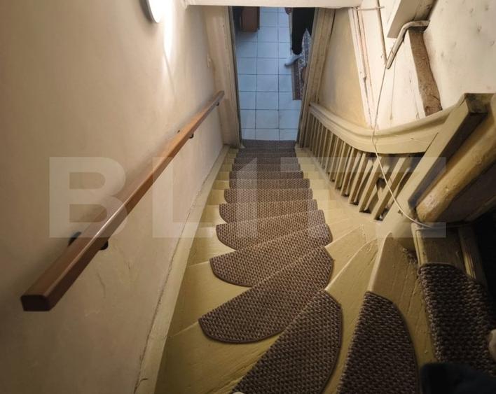 Casă individuală cu 20 camere cu Canalizare în Central