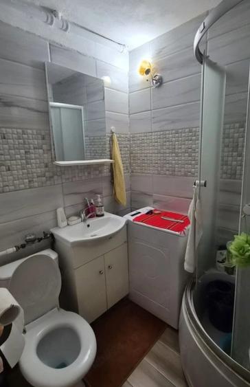Garsonieră decomandată în Vest