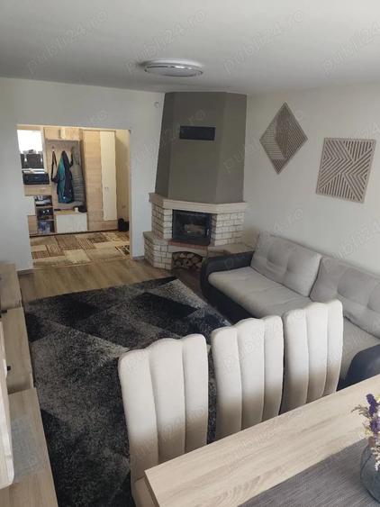 Apartament cu 4 camere decomandat în Halmeu